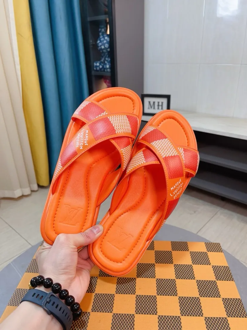 Men's shoes 💰340🌹🌹 (lv-Louis Vuitton) New men's slippers, high-end boutique, exquisite embossed logo decoration on the upper, fine workmanship, super soft soles, casual, loose and comfortable, a must-have in summer! \nsize：38-44